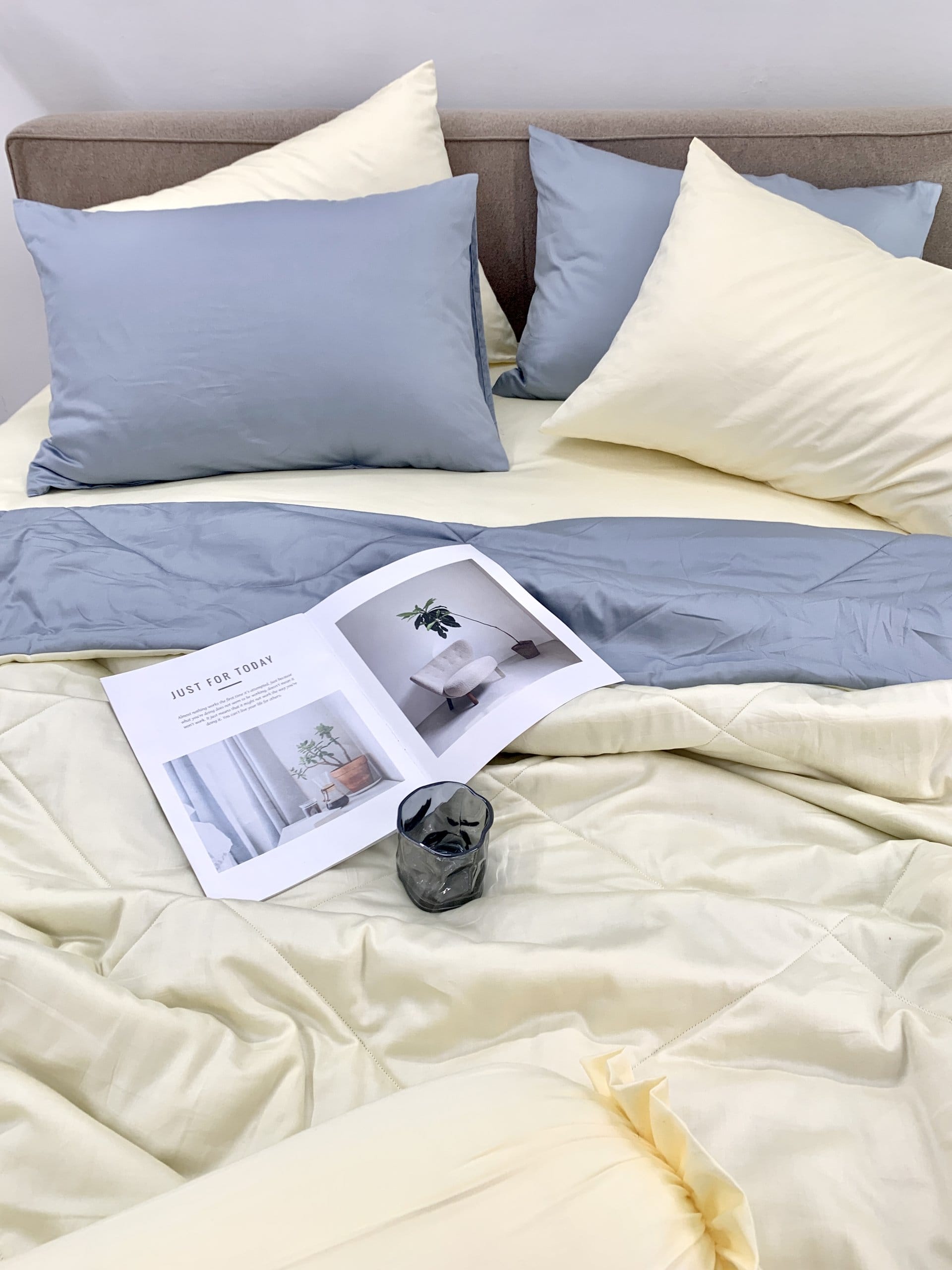 Chăn ga cotton satin Vàng Ivory phối xám Chăn ga cotton satin Vàng Ivory phối xám